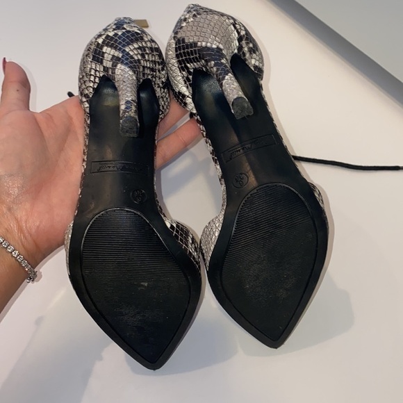 Snake Print Anna Michelle Heels Adjustable Ankle Pointed Toe Size 6 EUC No Box - Picture 4 of 5